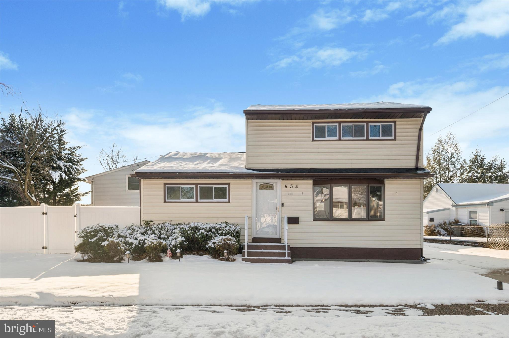 654 North Coles Avenue Maple Shade, NJ 08052 - Photo 3 of 41