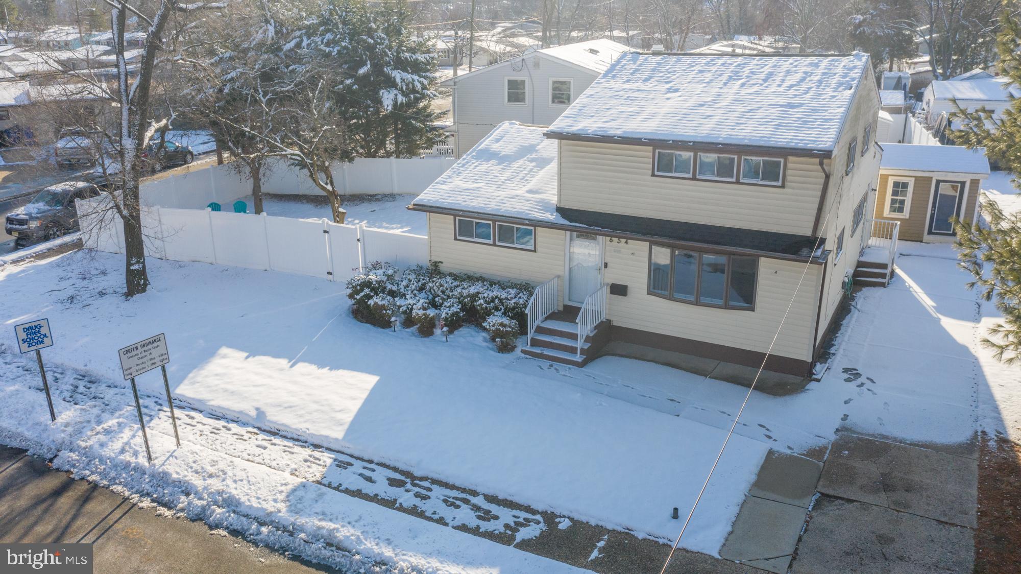 654 North Coles Avenue Maple Shade, NJ 08052 - Photo 4 of 41