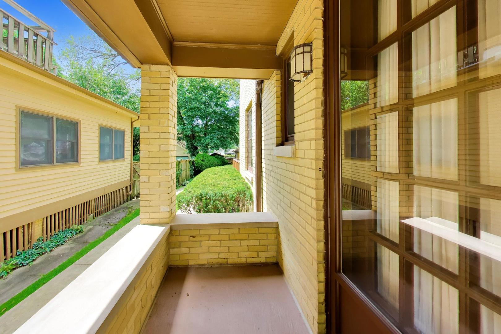 612 Ridge Avenue Evanston, IL 60202 - Photo 2 of 30 Gallery Image 2