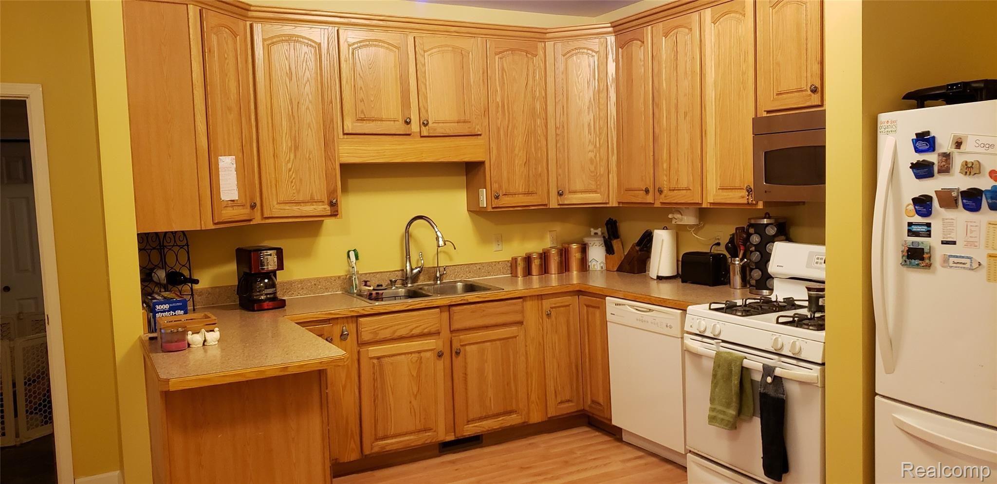 11118 Coolidge Road Goodrich, MI 48438 - Photo 6 of 43 Kitchen