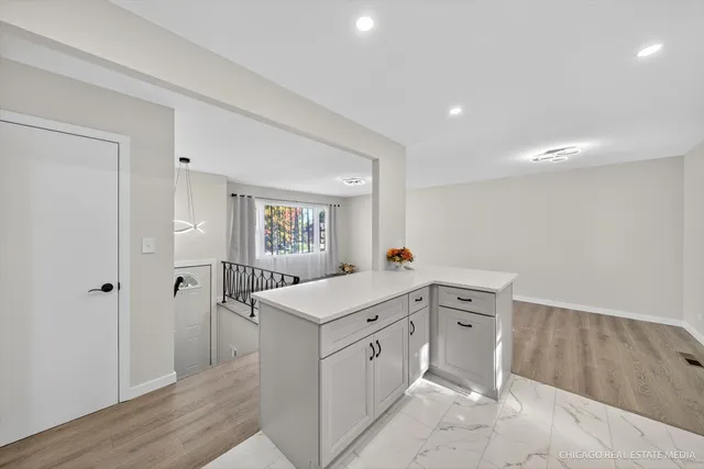 $498,000 | 2211 Birchwood Parkway, Woodridge, IL 60517