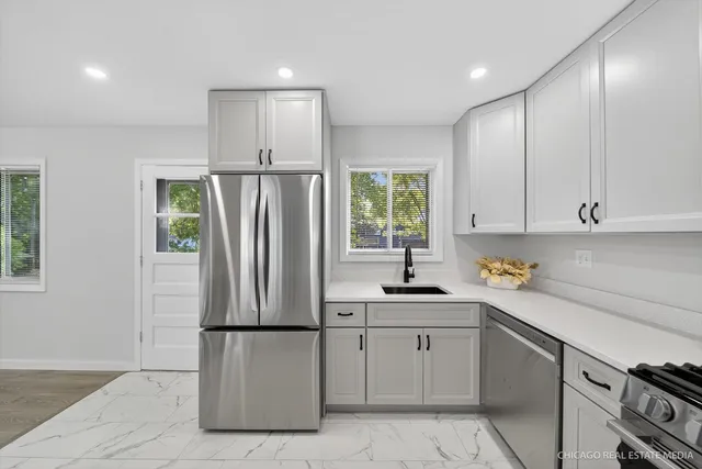 $498,000 | 2211 Birchwood Parkway, Woodridge, IL 60517