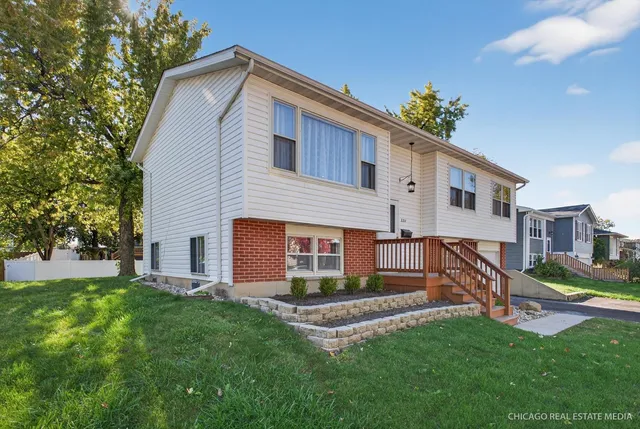 $498,000 | 2211 Birchwood Parkway, Woodridge, IL 60517