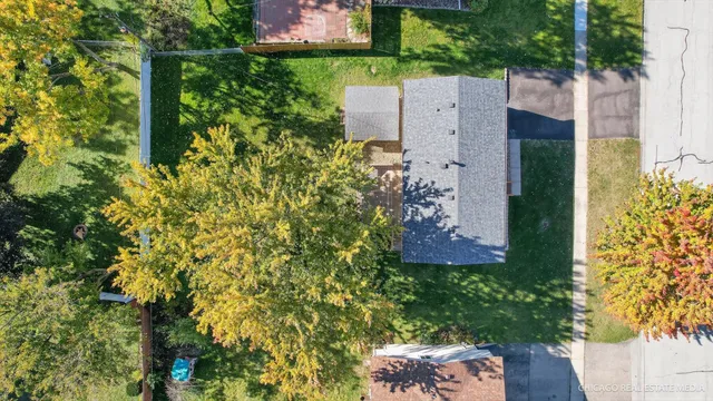 $498,000 | 2211 Birchwood Parkway, Woodridge, IL 60517