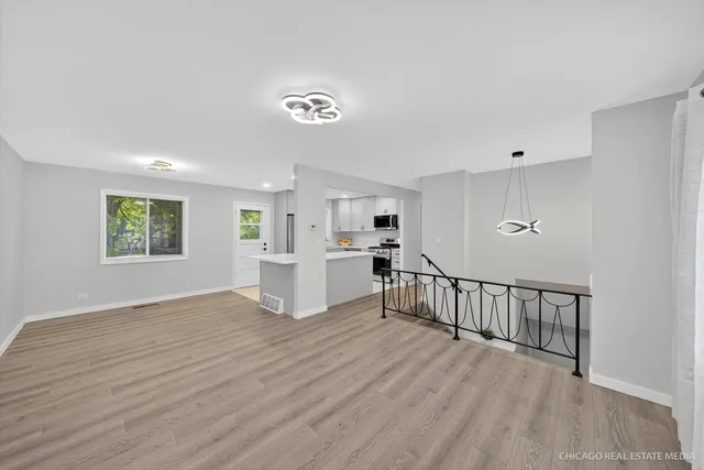 $498,000 | 2211 Birchwood Parkway, Woodridge, IL 60517