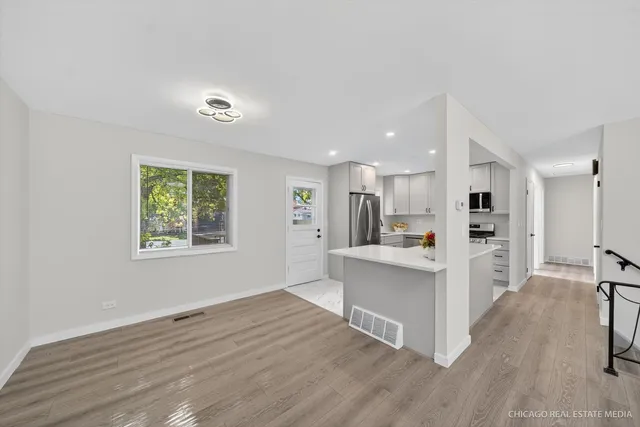 $498,000 | 2211 Birchwood Parkway, Woodridge, IL 60517