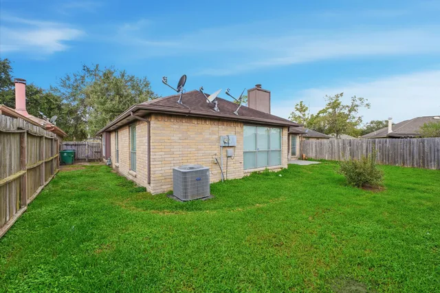 $1,800 | 7011 Lost Thicket Drive, Houston, TX 77085