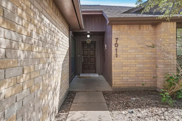 a view of a pathway both side of building