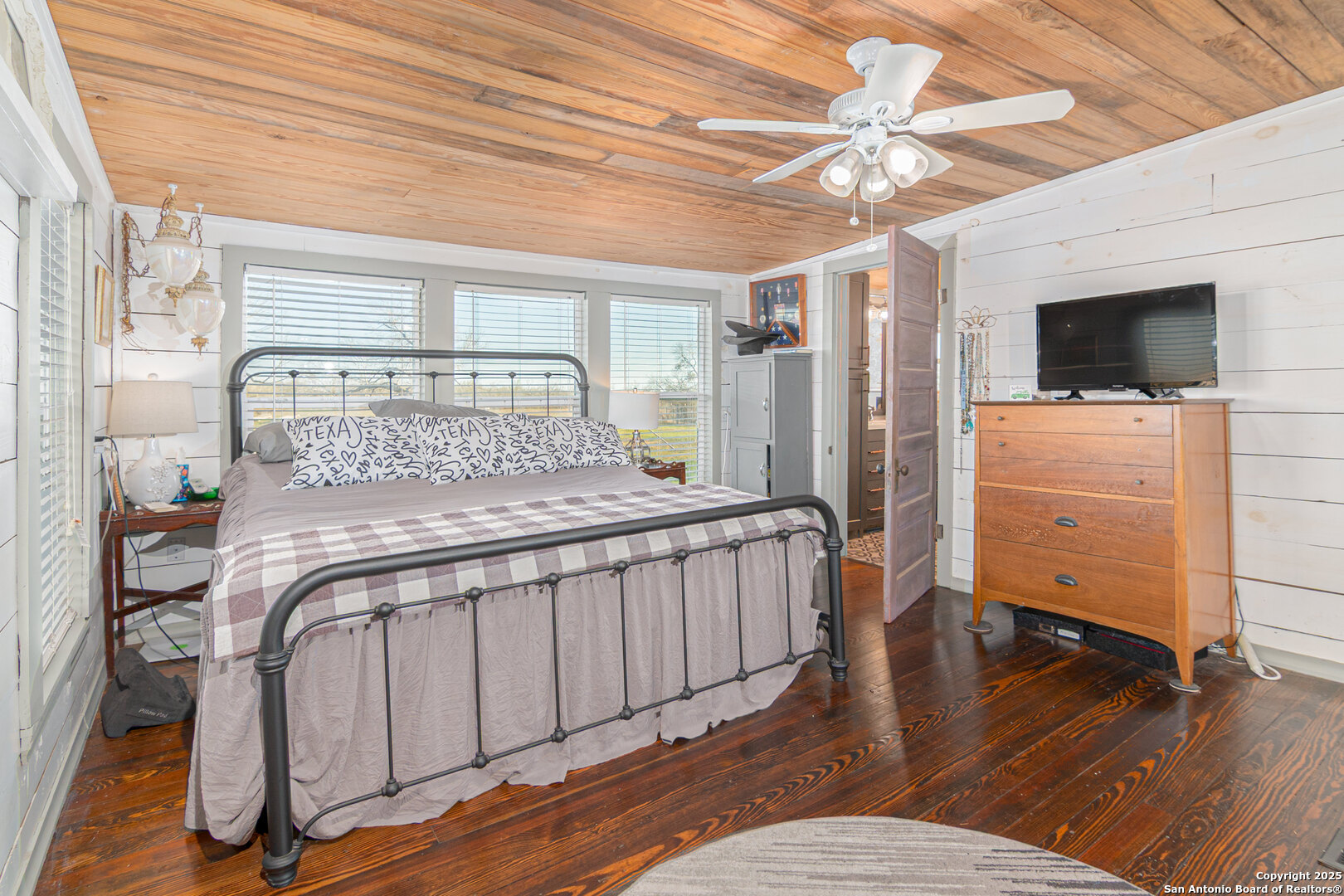 7150 Linne Road Seguin, TX 78155 - Photo 8 of 48