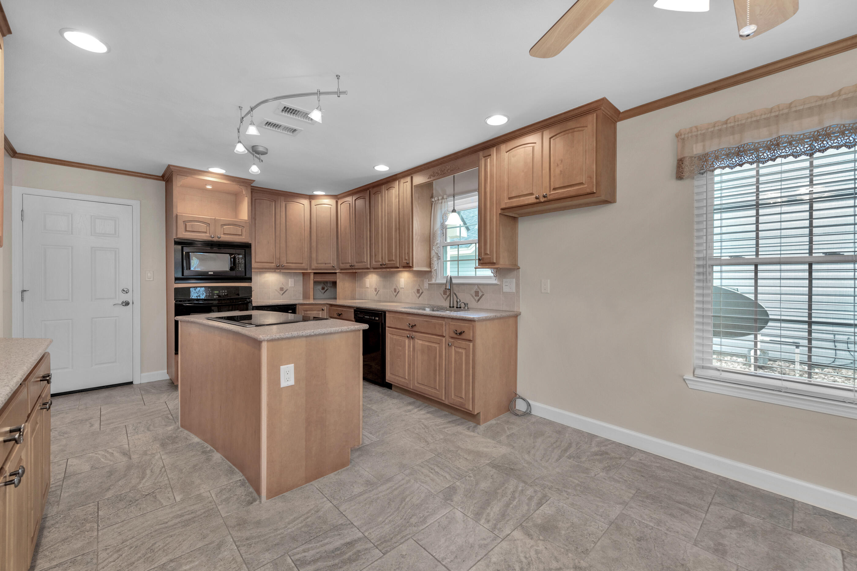 480 Sandy Ridge Circle Mary Esther, FL 32569 - Photo 11 of 38 Kitchen