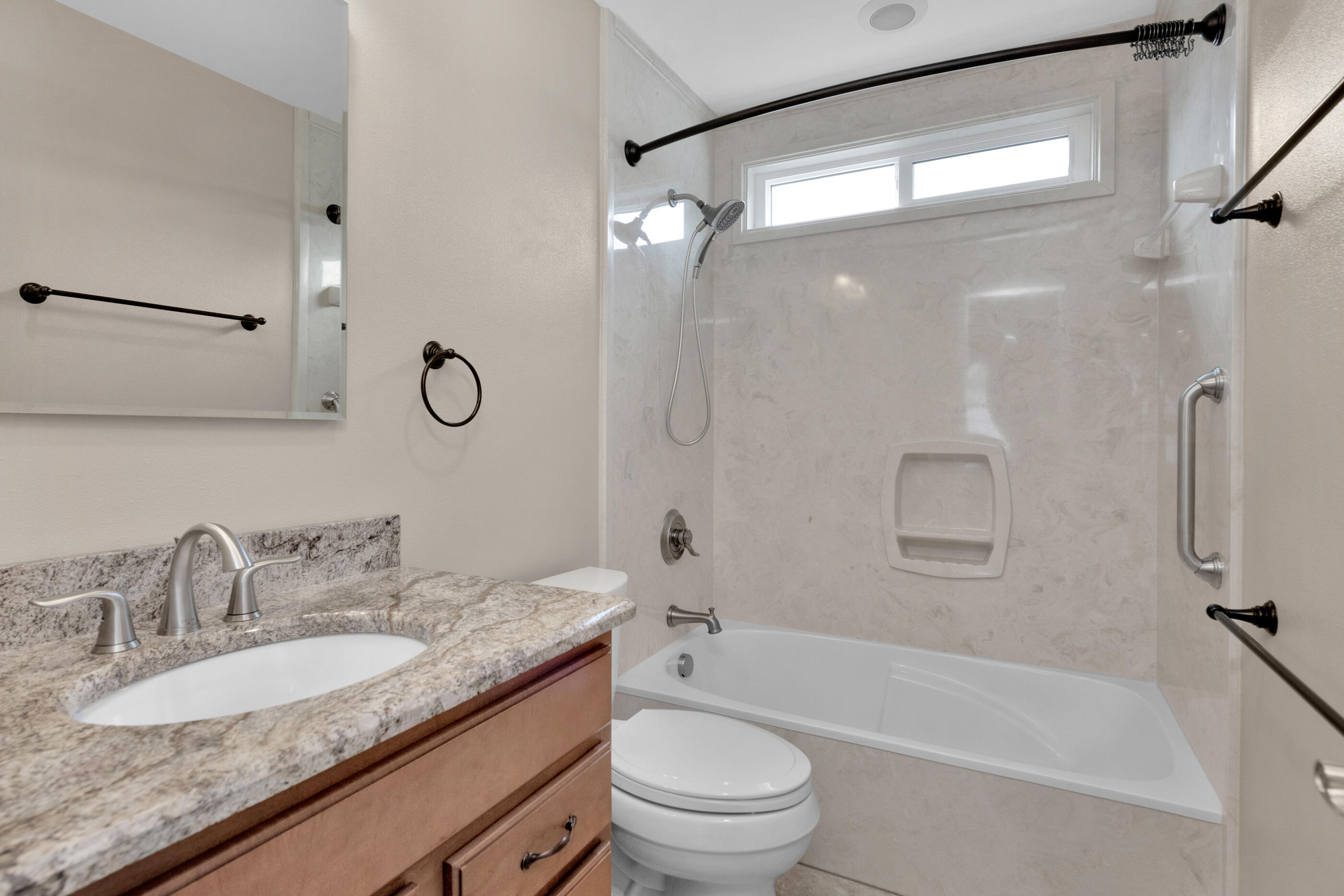 480 Sandy Ridge Circle Mary Esther, FL 32569 - Photo 23 of 38 Guest bathroom