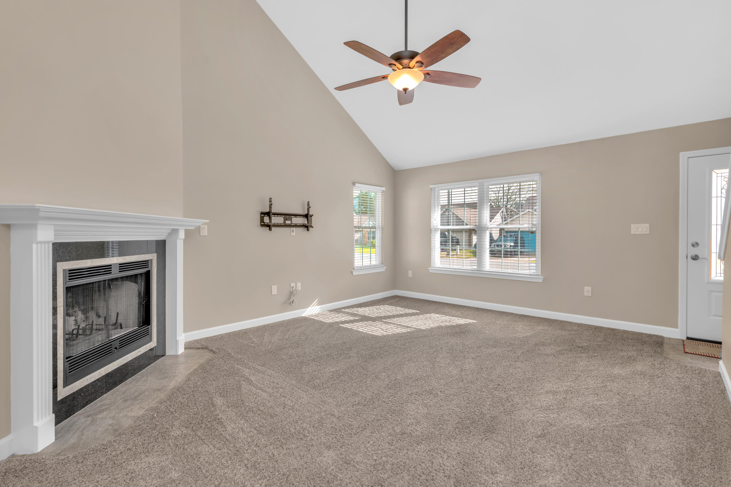 480 Sandy Ridge Circle Mary Esther, FL 32569 - Photo 5 of 38 Living Room