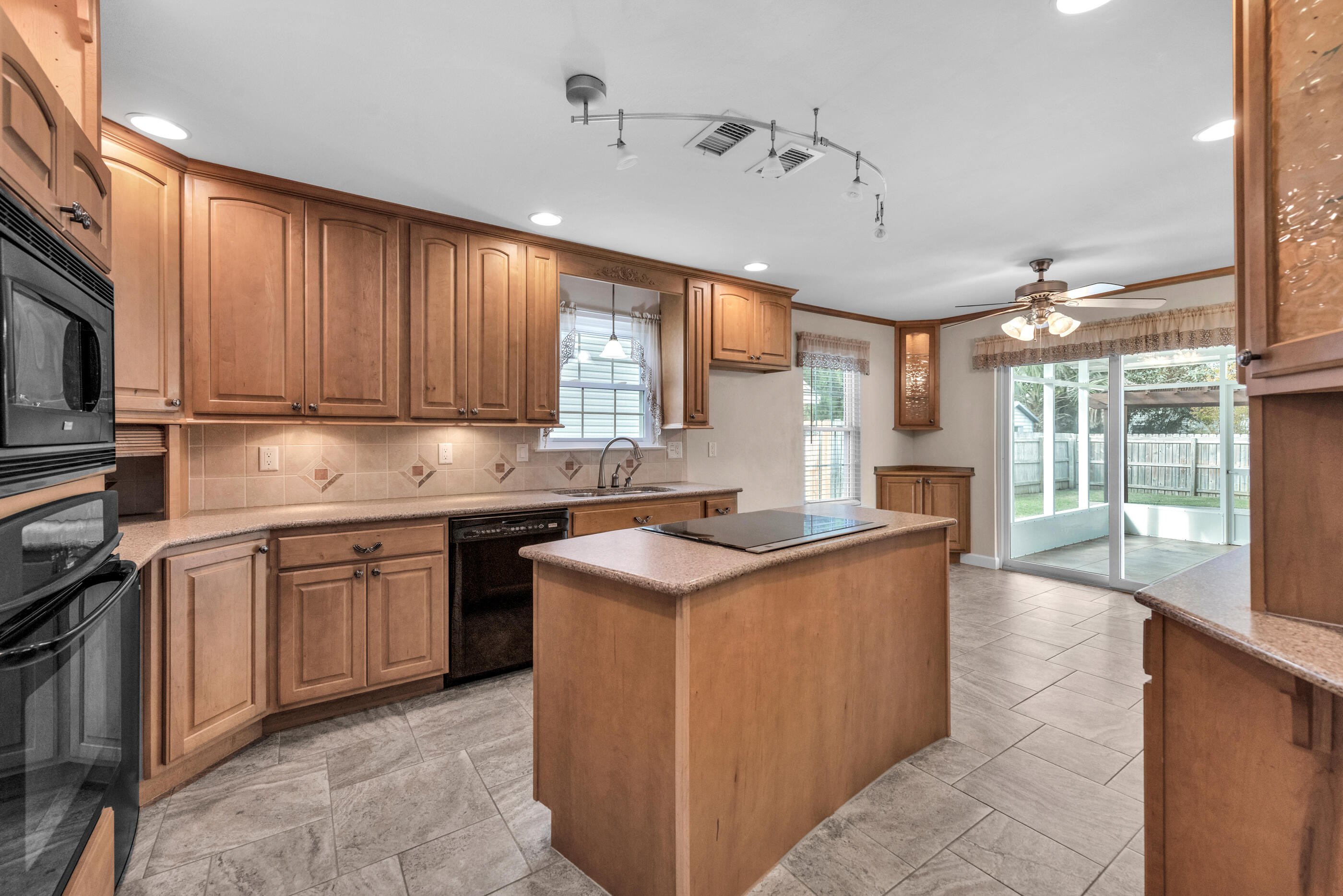 480 Sandy Ridge Circle Mary Esther, FL 32569 - Photo 6 of 38 Kitchen
