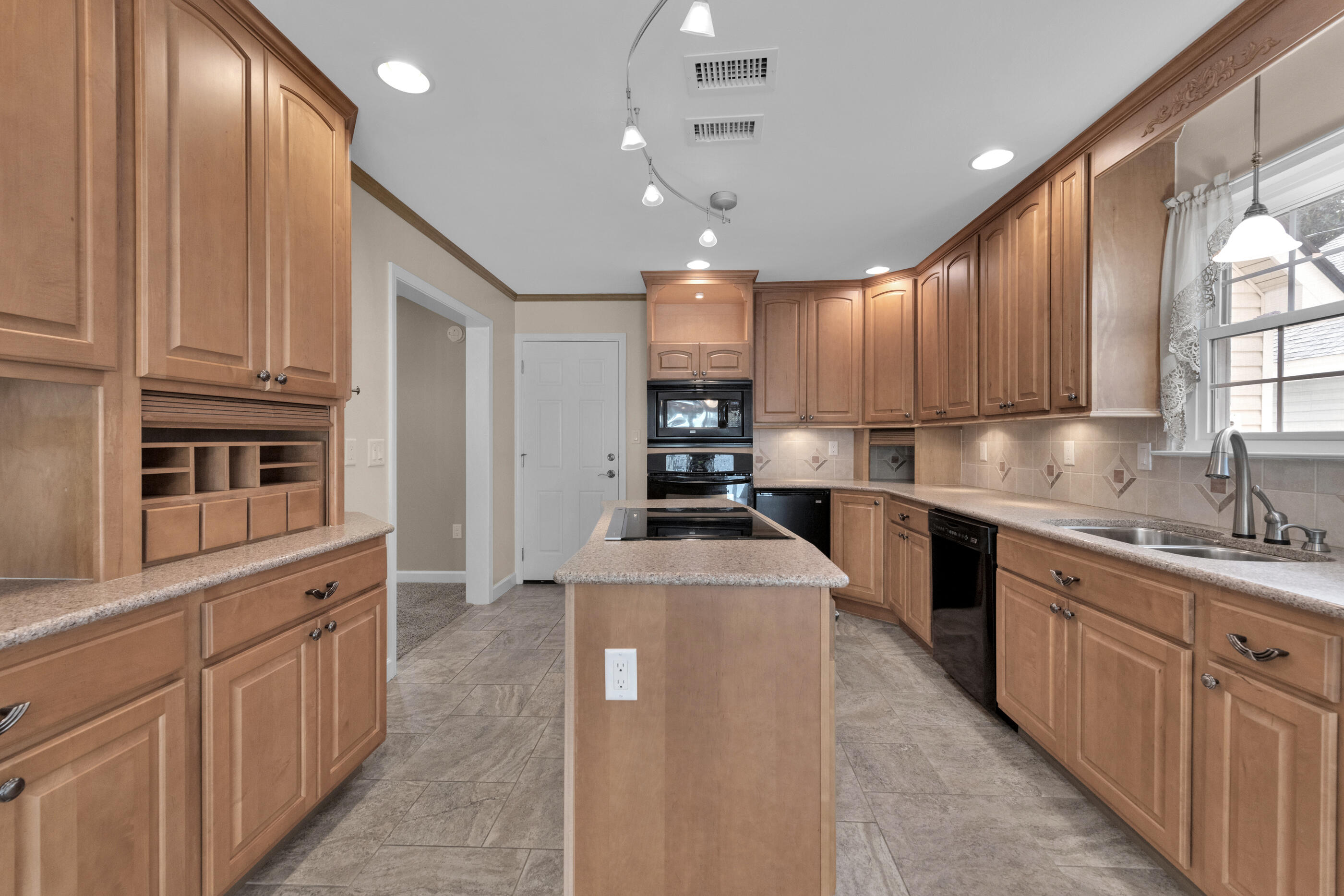 480 Sandy Ridge Circle Mary Esther, FL 32569 - Photo 9 of 38 Kitchen