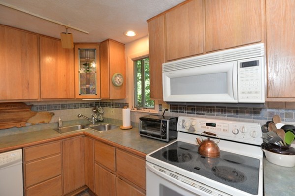 213 Kelly Road Northbridge, MA 01534 - Photo 10 of 30