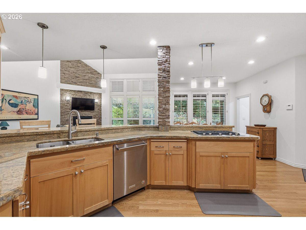 8941 Southwest 171st Avenue Beaverton, OR 97007 - Photo 16 of 48