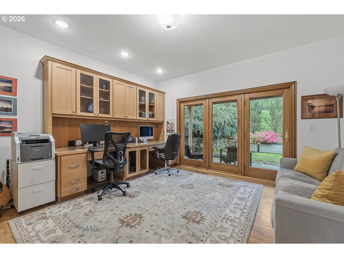 8941 Southwest 171st Avenue Beaverton, OR 97007 - Photo 9 of 48