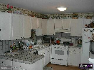 4148 Fairdale Road Philadelphia, PA 19154 - Photo 2 of 5 Gallery Image 2