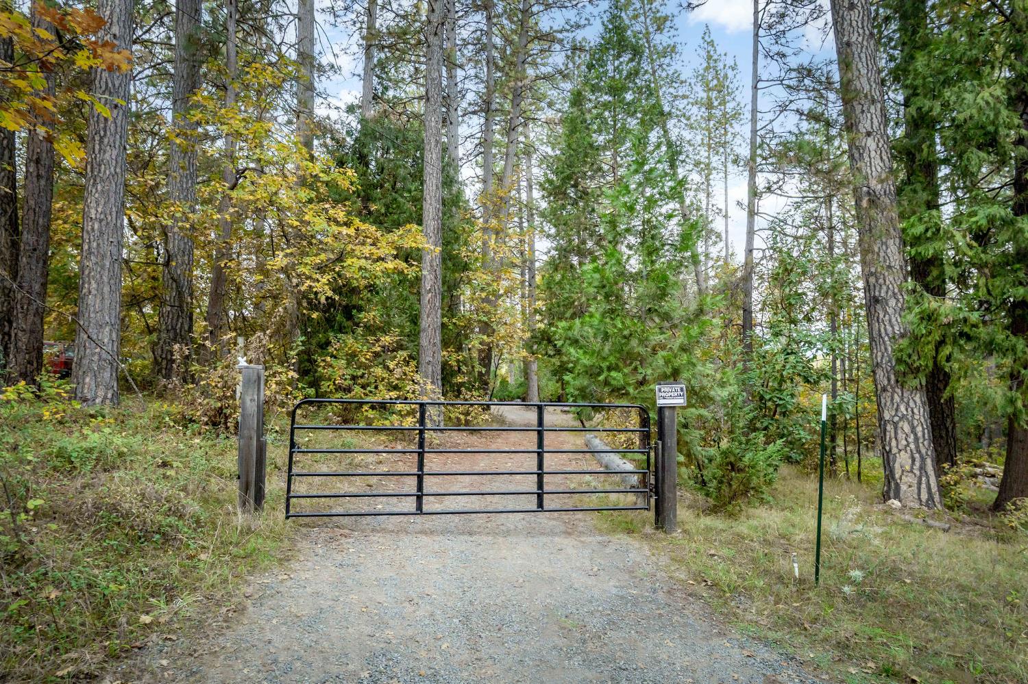 10376 Smith Road Grass Valley, CA 95949 - Photo 2 of 38