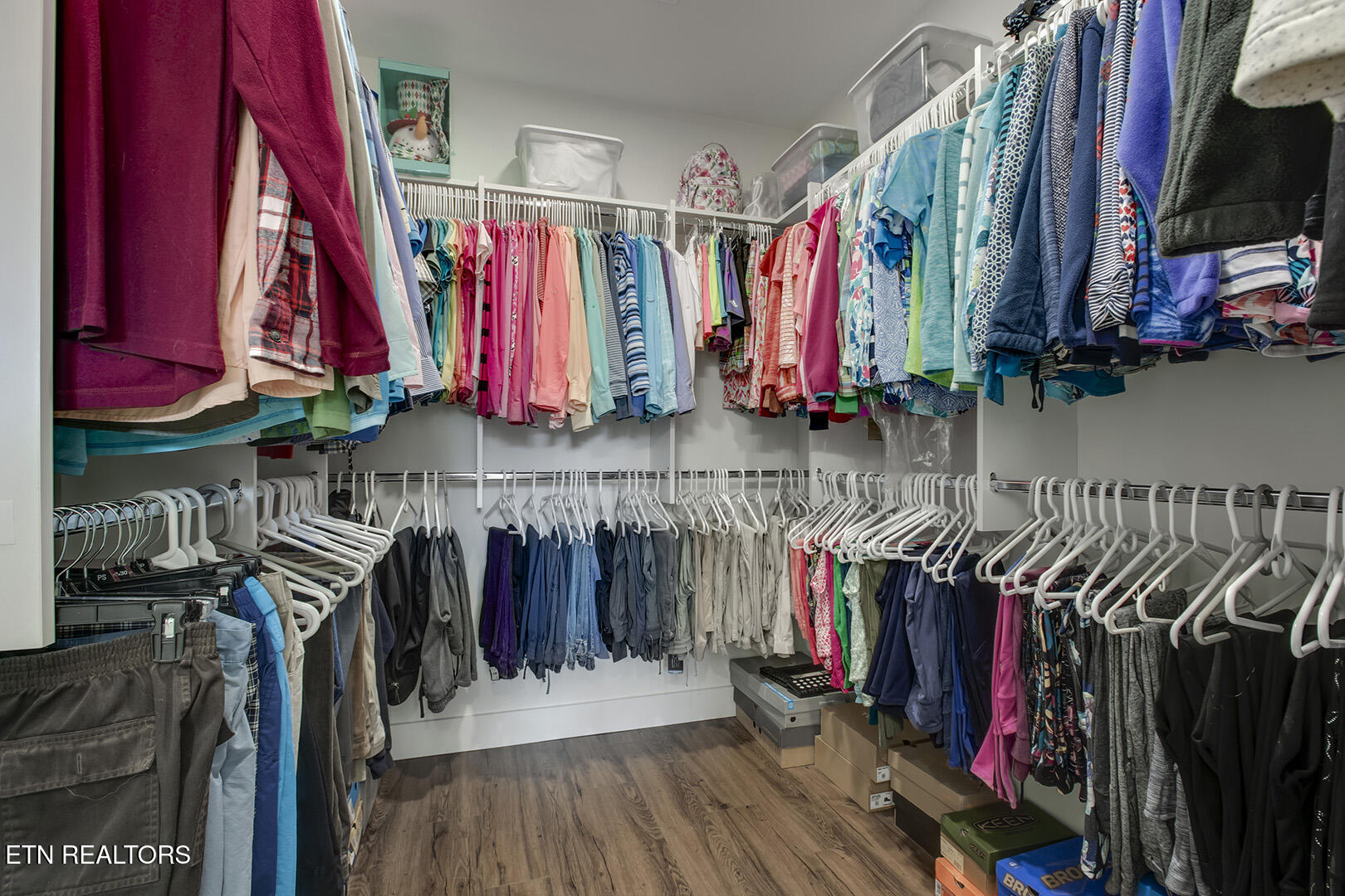 173 Chahyga Way Loudon, TN 37774 - Photo 33 of 60 33_ChahygaWay_173_MasterCloset