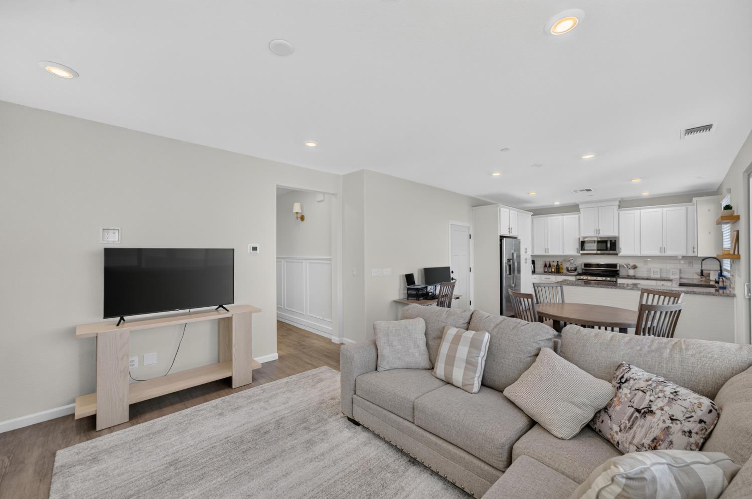 3863 Ivan Way Rancho Cordova, CA 95742 - Photo 13 of 54