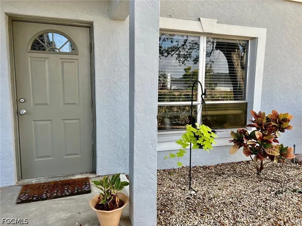 $1,300 | 5024 Chiquita Boulevard South, Unit 102, Cape Coral, FL 33914