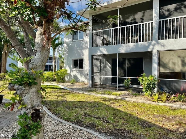 $1,300 | 5024 Chiquita Boulevard South, Unit 102, Cape Coral, FL 33914