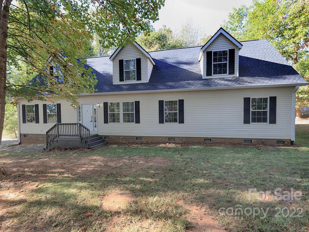 3609 Lee Moore Road Maiden, NC 28650 - Photo 3 of 48 a front view of a house with a yard