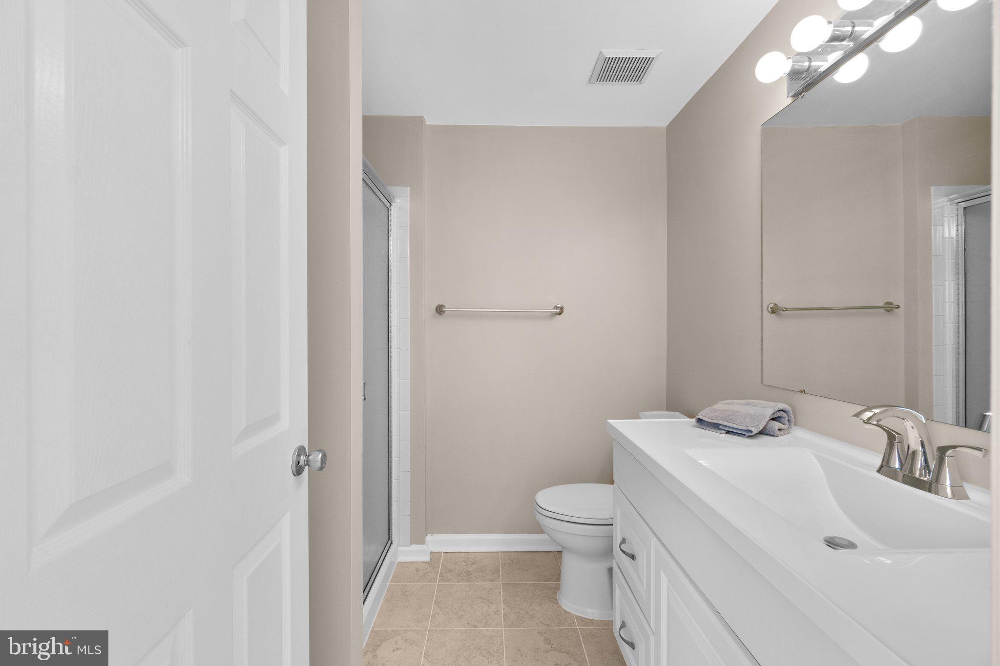 14655 Winterfield Drive Centreville, VA 20120 - Photo 22 of 48 Primary BR en suite bath
