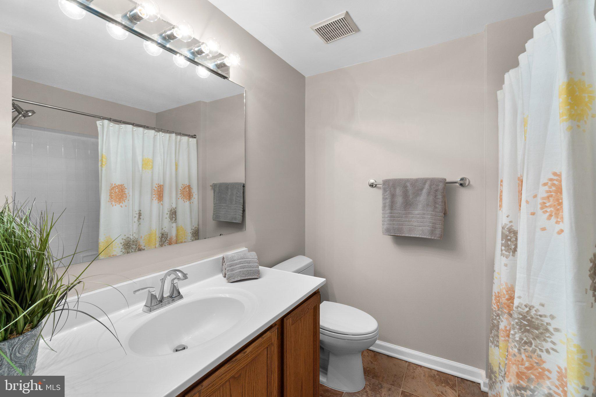 14655 Winterfield Drive Centreville, VA 20120 - Photo 26 of 48 Upper level hall bath