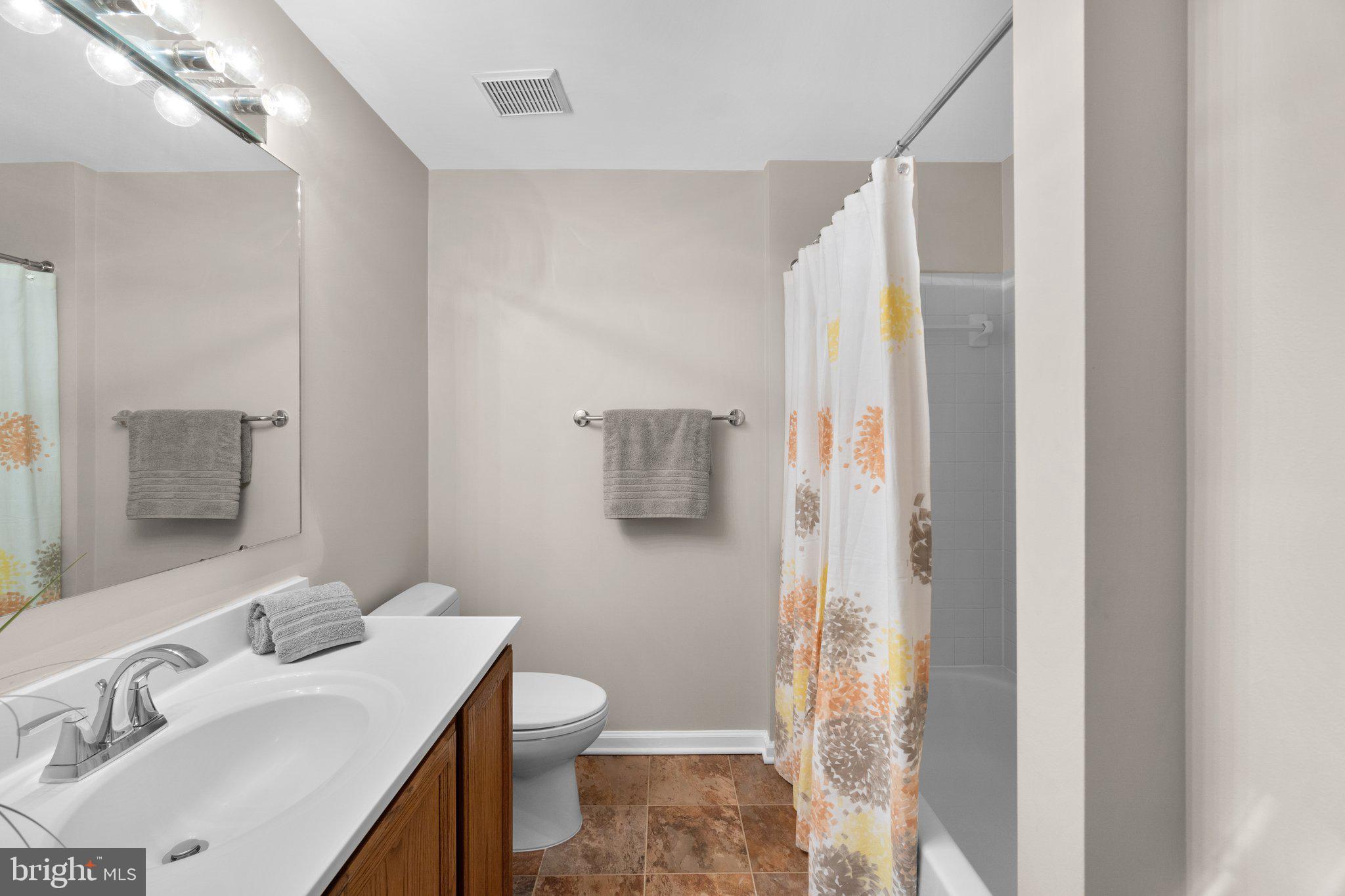 14655 Winterfield Drive Centreville, VA 20120 - Photo 27 of 48 Upper level hall bath