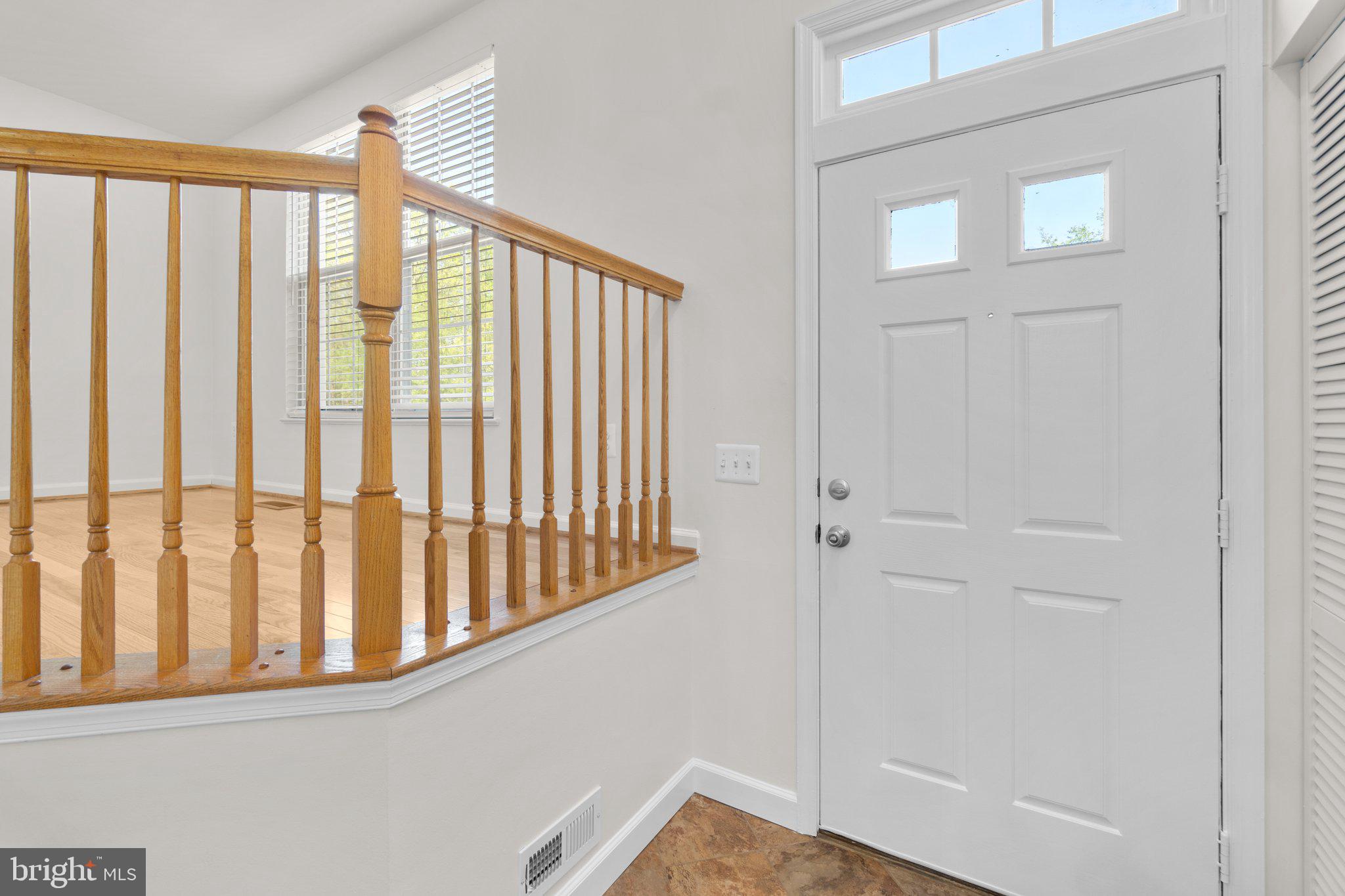 14655 Winterfield Drive Centreville, VA 20120 - Photo 5 of 48 Foyer