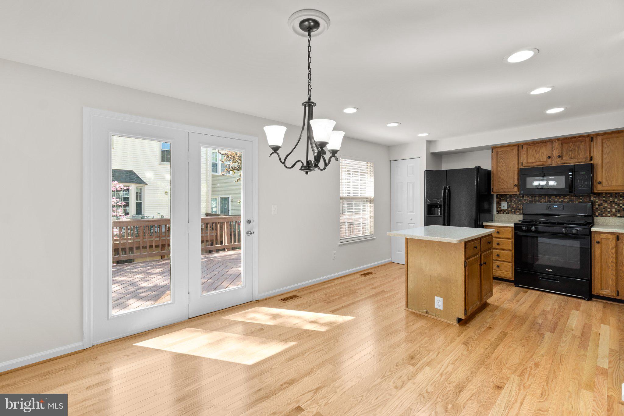 14655 Winterfield Drive Centreville, VA 20120 - Photo 10 of 48 Spacious area with deck