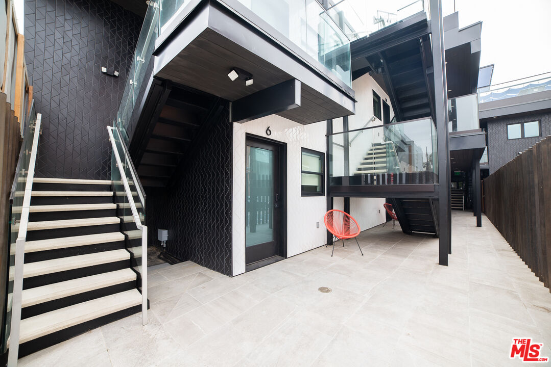 14 Brooks Avenue, Unit 8 Venice, CA 90291 - Photo 11 of 13 a view of entryway with a front door