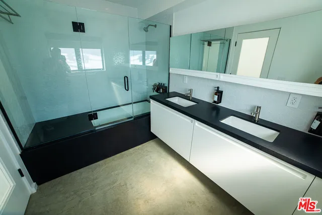 $4,250 | 14 Brooks Avenue, Unit 8, Venice, CA 90291