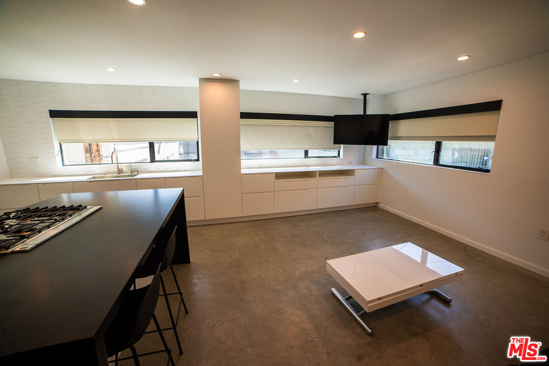 14 Brooks Avenue, Unit 8 Venice, CA 90291 - Photo 8 of 13 a kitchen with a table and chairs in it