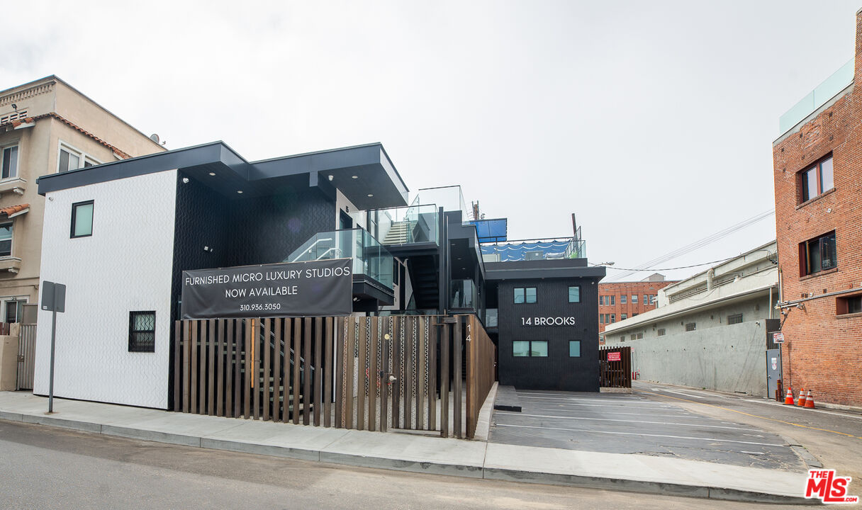14 Brooks Avenue, Unit 8 Venice, CA 90291 - Photo 10 of 13 a view of a house with a wrought fence
