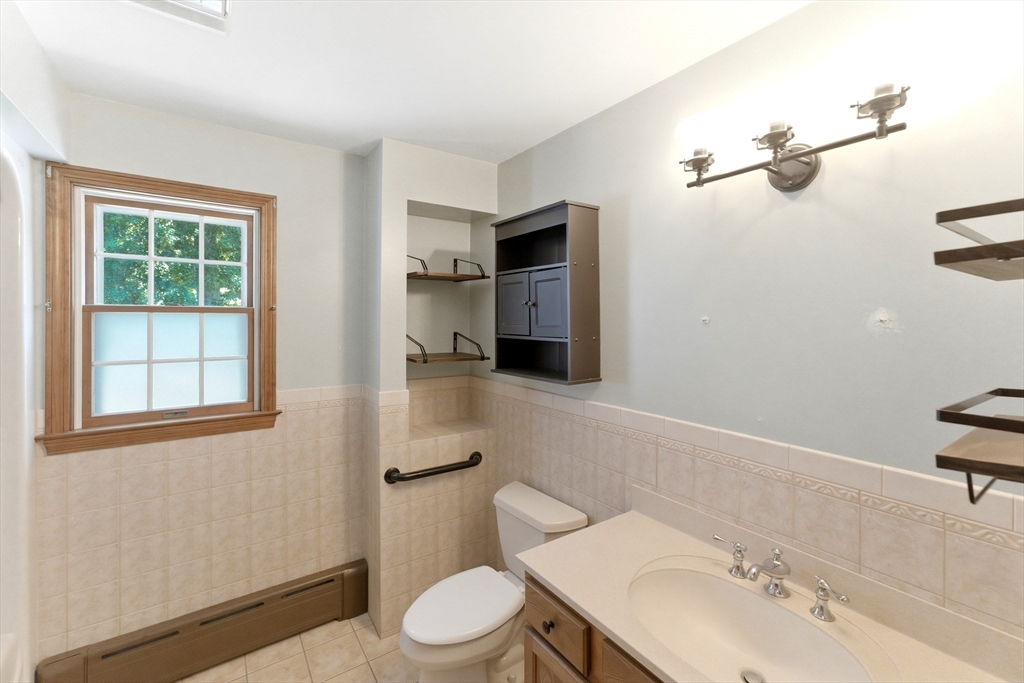 474 Orchard Street Raynham, MA 02767 - Photo 11 of 38