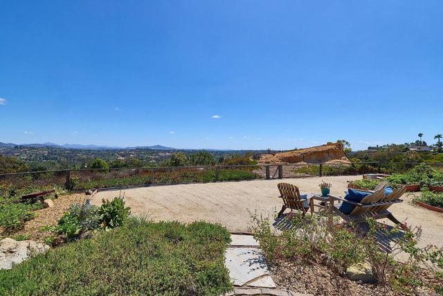 $2,465,000 | 379 Trailview Road, Encinitas, CA 92024