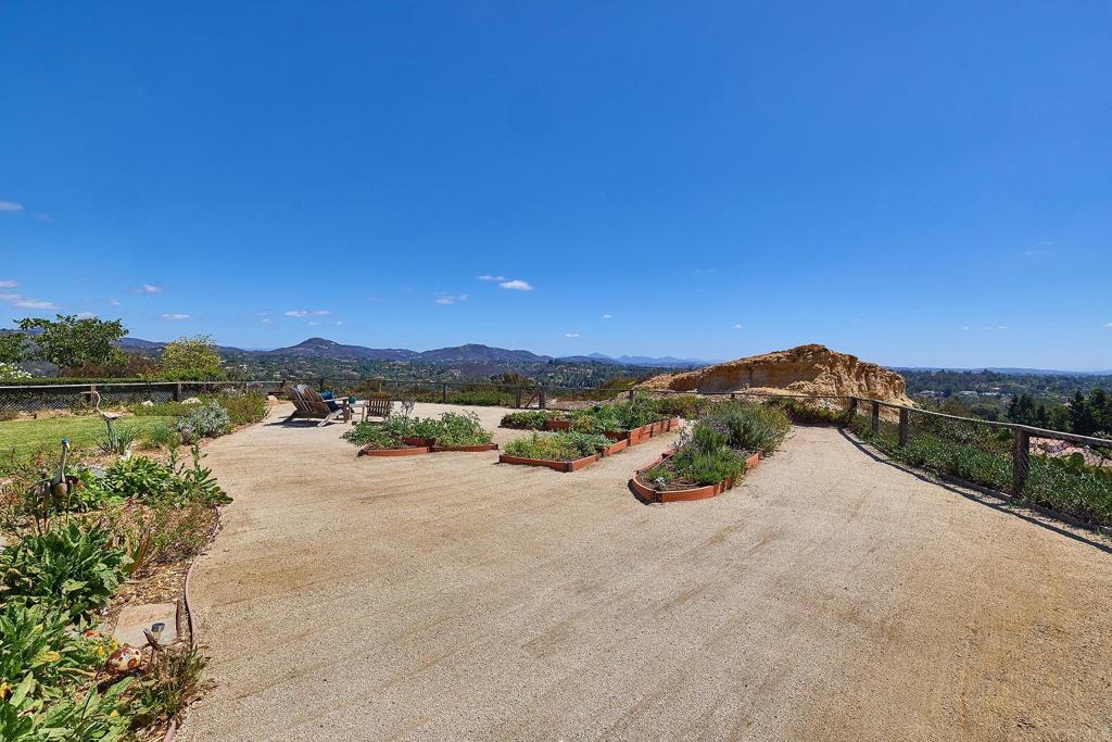 379 Trailview Road Encinitas, CA 92024 - Photo 28 of 61