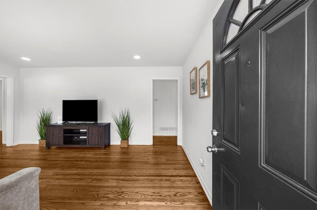 2310 Starline Drive Decatur, GA 30032 - Photo 5 of 45