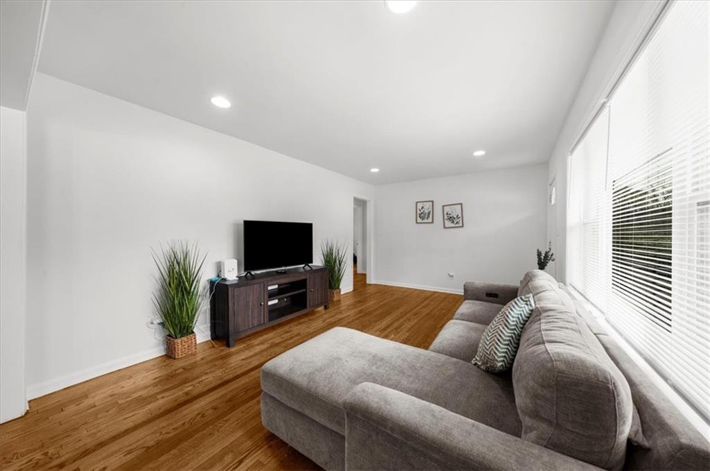 2310 Starline Drive Decatur, GA 30032 - Photo 9 of 45