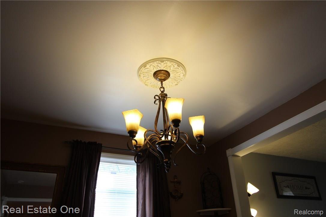 21818 Ruth Street Farmington, MI 48336 - Photo 18 of 32 Dining Room Chandelier