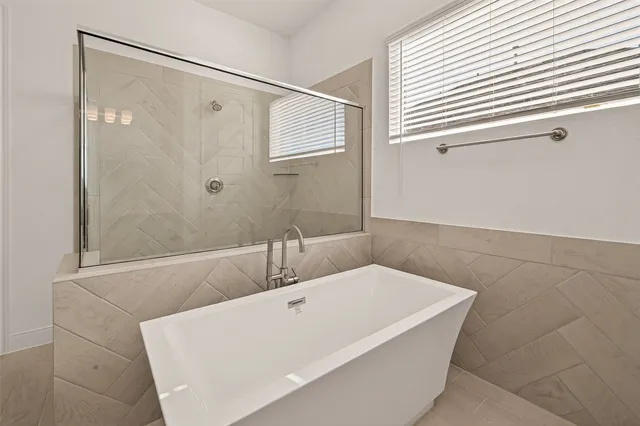 $519,750 | 2724 Golden Isle Drive, Texas City, TX 77568