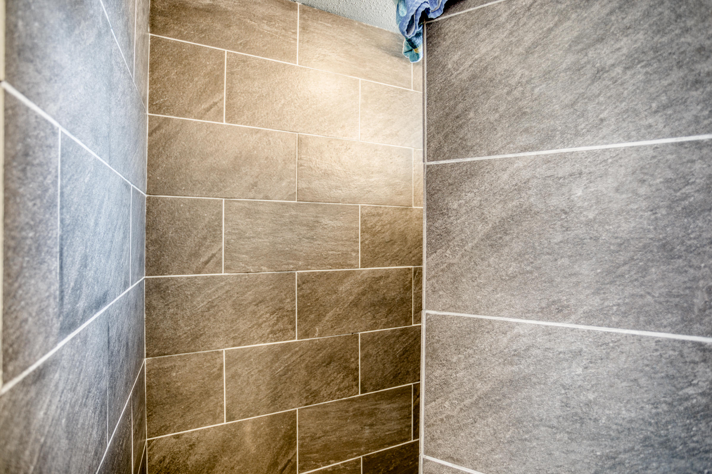 2618 Rhinestone Way Redding, CA 96001 - Photo 44 of 58 a bathroom with a shower