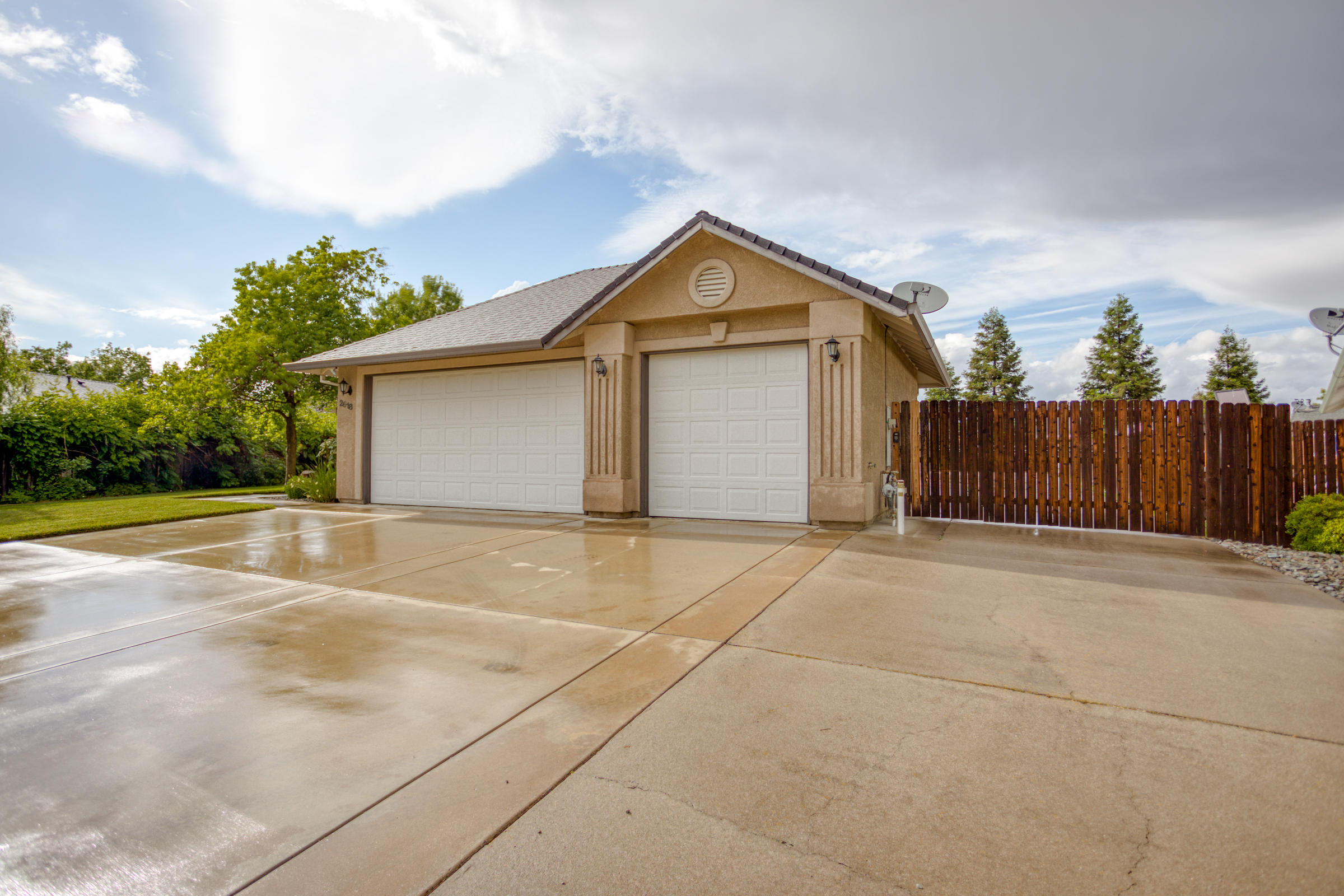 2618 Rhinestone Way Redding, CA 96001 - Photo 7 of 58 a view of garage and wooden fence
