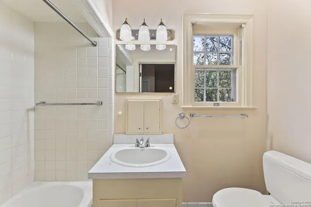 $2,750 | 231 Belvidere Drive, Olmos Park, TX 78212