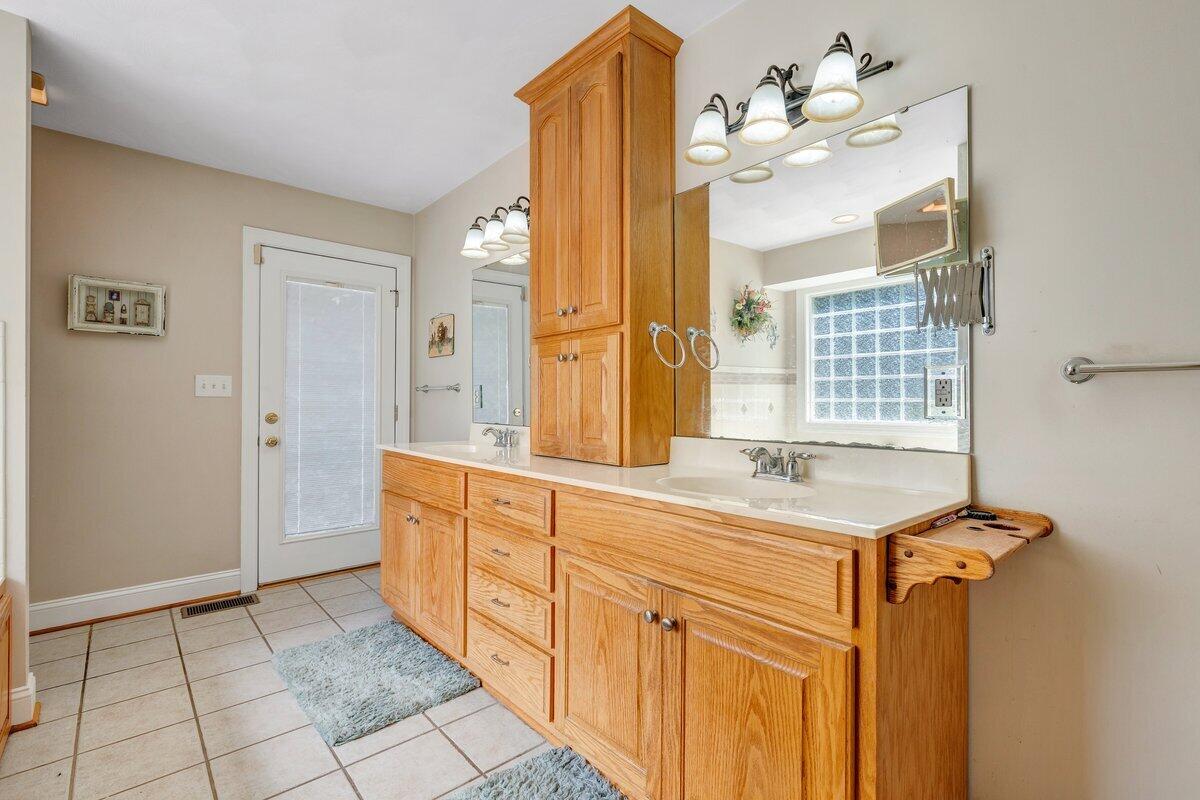 2655 Rutrough Road Southeast Roanoke, VA 24014 - Photo 25 of 71 25
