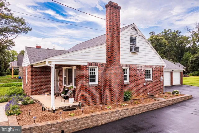 $400,000 | 1159 Lebanon Road, Manheim, PA 17545