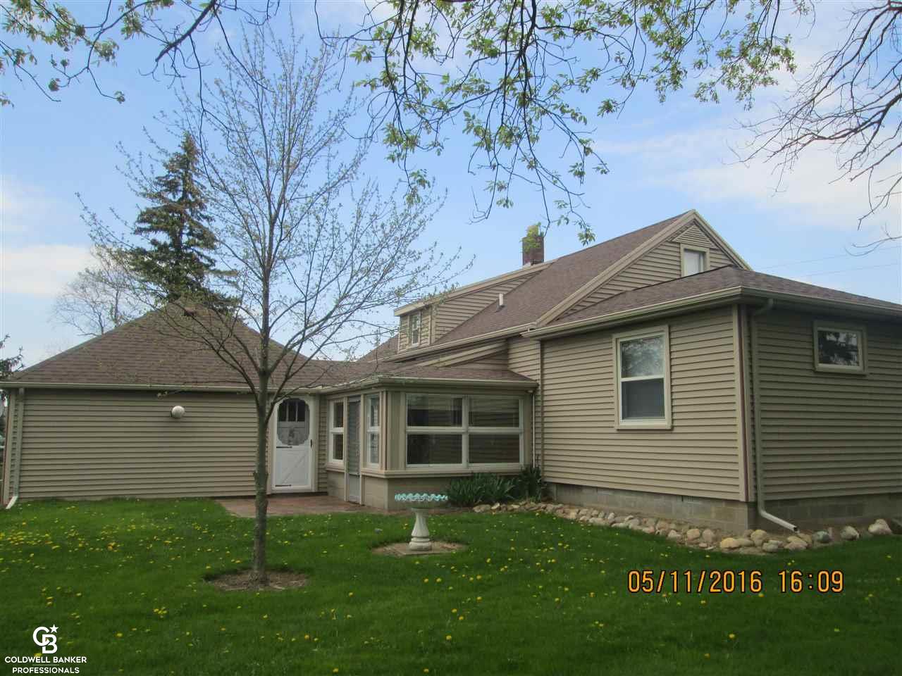 6815 Emmett Road Yale, MI 48097 - Photo 3 of 27 31290603-2.JPG